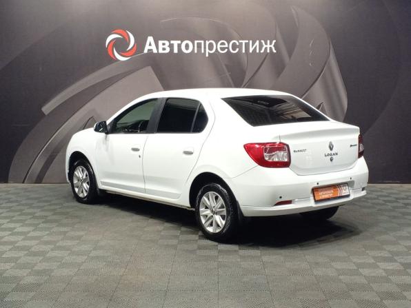 Renault Logan II Рестайлинг с пробегом 2018 года, цена 940 000 рублей, 98000 км, седан, Автокод Объявления
