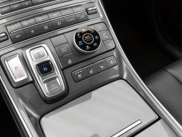 Hyundai Santa Fe IV Рестайлинг с пробегом 2021 года, цена 4 070 000 рублей, 79408 км, внедорожник, Автокод Объявления