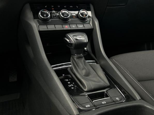 Skoda Karoq I с пробегом 2022 года, цена 2 422 300 рублей, 106766 км, внедорожник, Автокод Объявления