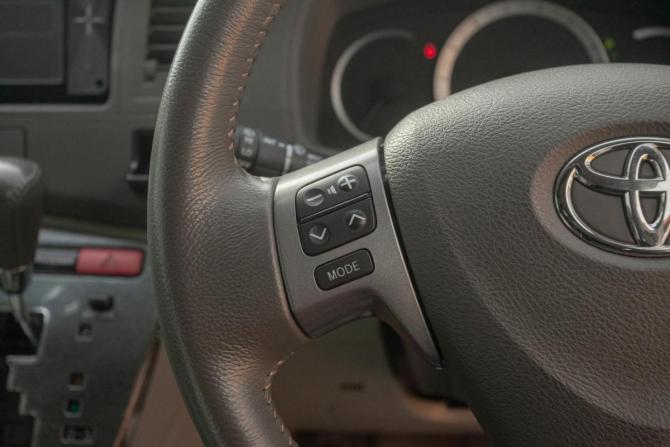 Toyota ISis I Рестайлинг с пробегом 2010 года, цена 1 259 000 рублей, 98500 км, компактвэн, Автокод Объявления