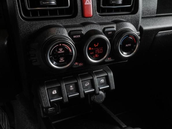 Suzuki Jimny IV с пробегом 2019 года, цена 2 499 000 рублей, 83026 км, внедорожник, Автокод Объявления