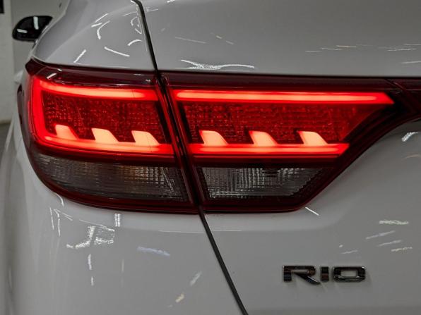 Kia Rio IV Рестайлинг с пробегом 2021 года, цена 1 590 000 рублей, 79324 км, седан, Автокод Объявления