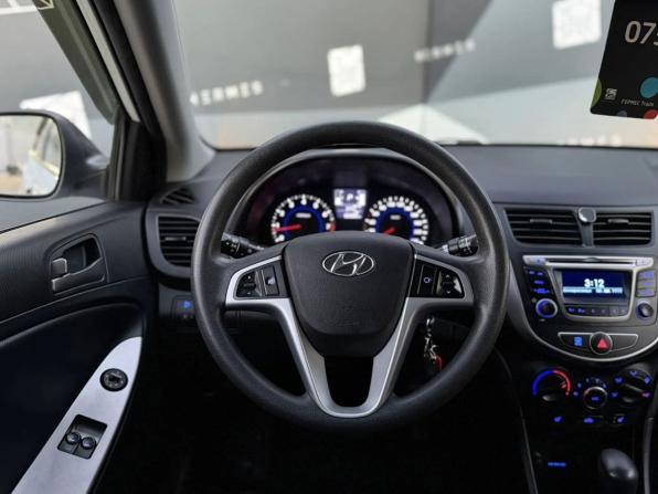 Hyundai Solaris I Рестайлинг с пробегом 2016 года, цена 1 079 000 рублей, 60360 км, седан, Автокод Объявления