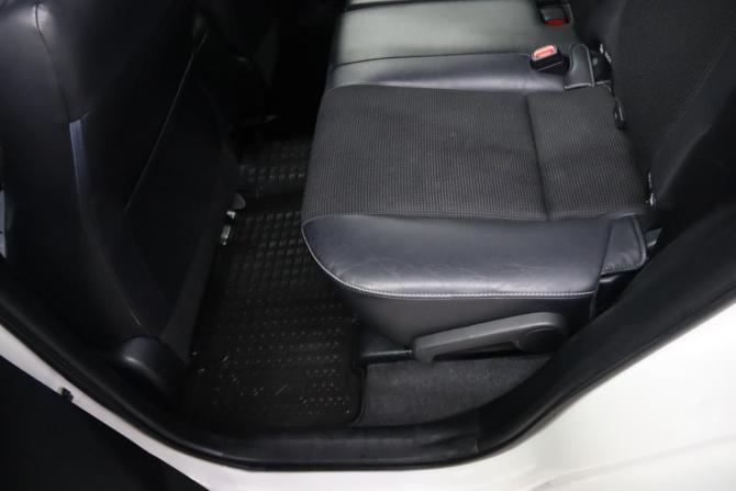 Toyota RAV4 IV (XA40) Рестайлинг с пробегом 2016 года, цена 2 695 950 рублей, 63777 км, внедорожник, Автокод Объявления