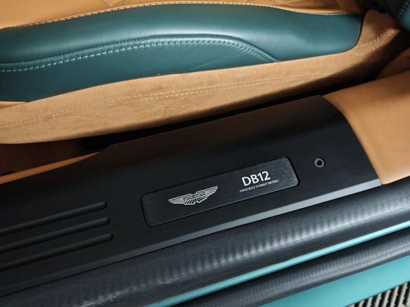 Aston Martin DB12 с пробегом 2024 года, цена 55 000 000 рублей, 2405 км, кабриолет, Автокод Объявления