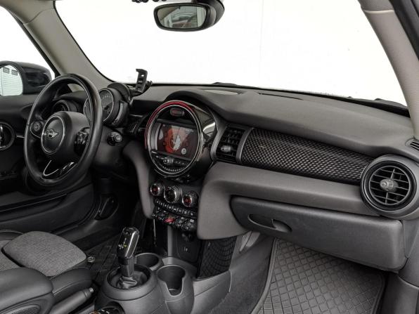 Mini Hatch III (F55/F56) Рестайлинг с пробегом 2019 года, цена 2 690 000 рублей, 86114 км, хэтчбек, Автокод Объявления