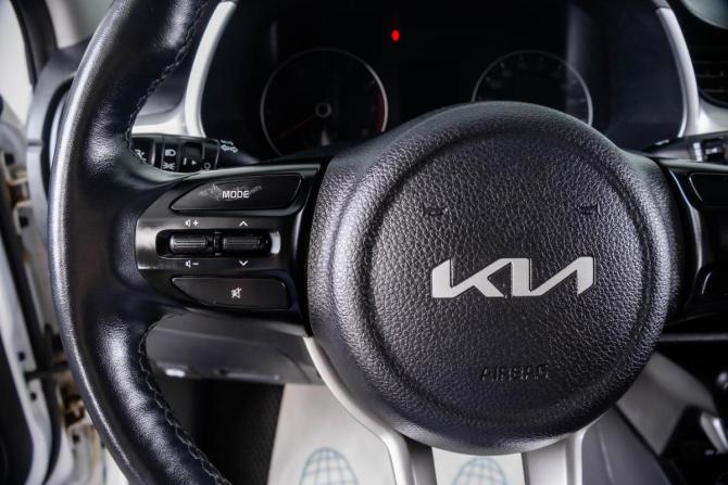 Kia Rio IV Рестайлинг с пробегом 2022 года, цена 1 719 000 рублей, 74000 км, седан, Автокод Объявления