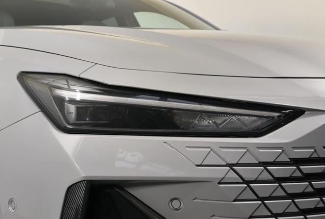 Changan UNI-V I с пробегом 2023 года, цена 2 265 000 рублей, 76912 км, лифтбек, Автокод Объявления