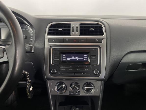 Volkswagen Polo V Рестайлинг с пробегом 2020 года, цена 1 290 000 рублей, 128066 км, седан, Автокод Объявления