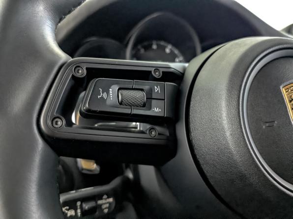 Porsche Macan I Рестайлинг 2 с пробегом 2023 года, цена 6 895 000 рублей, 3249 км, внедорожник, Автокод Объявления