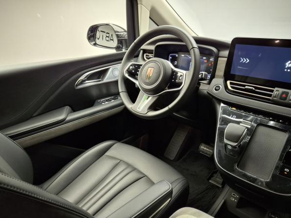 Hongqi HQ9 с пробегом 2025 года, цена 7 090 000 рублей, 4553 км, минивэн, Автокод Объявления