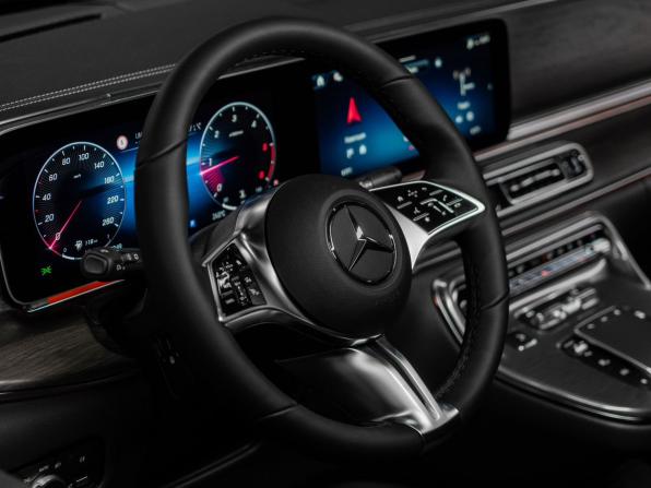 Mercedes-Benz V-Класс III (W447) Рестайлинг 2 с пробегом 2026 года, цена 46 000 000 рублей, 18 км, минивэн, Автокод Объявления