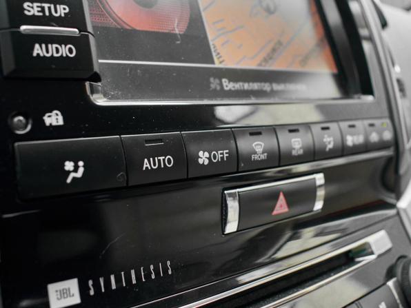 Toyota Land Cruiser 200 Series Рестайлинг 1 с пробегом 2012 года, цена 3 680 000 рублей, 235050 км, внедорожник, Автокод Объявления