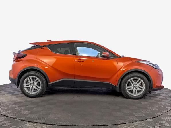 Toyota C-HR I Рестайлинг с пробегом 2021 года, цена 2 550 000 рублей, 56106 км, внедорожник, Автокод Объявления