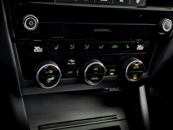 Skoda Octavia III (A7) Рестайлинг с пробегом 2020 года, цена 1 900 000 рублей, 73870 км, лифтбек, Автокод Объявления