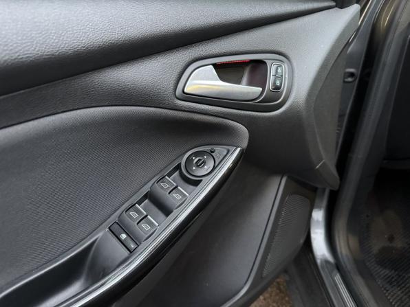 Ford Focus III Рестайлинг с пробегом 2018 года, цена 1 249 000 рублей, 93437 км, седан, Автокод Объявления