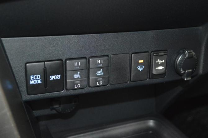 Toyota RAV4 IV (XA40) Рестайлинг с пробегом 2015 года, цена 2 475 000 рублей, 103000 км, внедорожник, Автокод Объявления