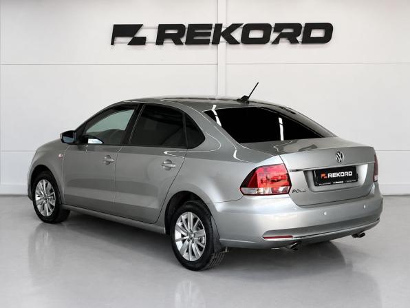 Volkswagen Polo V Рестайлинг с пробегом 2018 года, цена 1 369 000 рублей, 115100 км, седан, Автокод Объявления