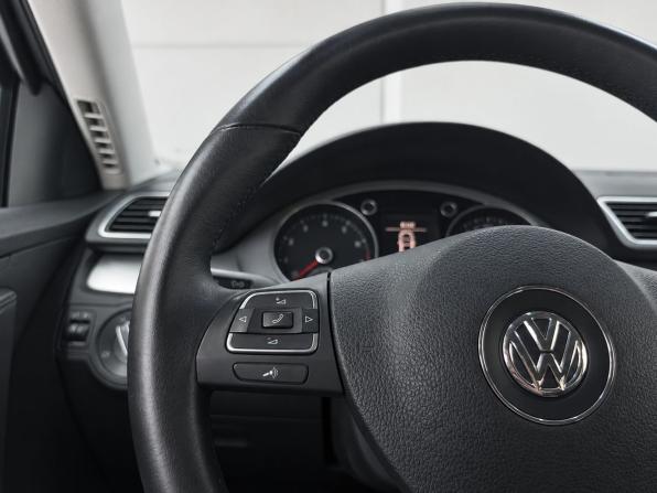 Volkswagen Passat B7 с пробегом 2011 года, цена 1 349 000 рублей, 101000 км, седан, Автокод Объявления