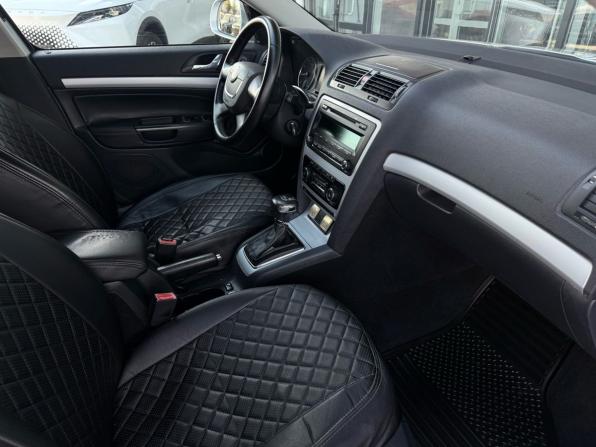 Skoda Octavia II (A5) Рестайлинг с пробегом 2011 года, цена 1 049 000 рублей, 97210 км, лифтбек, Автокод Объявления