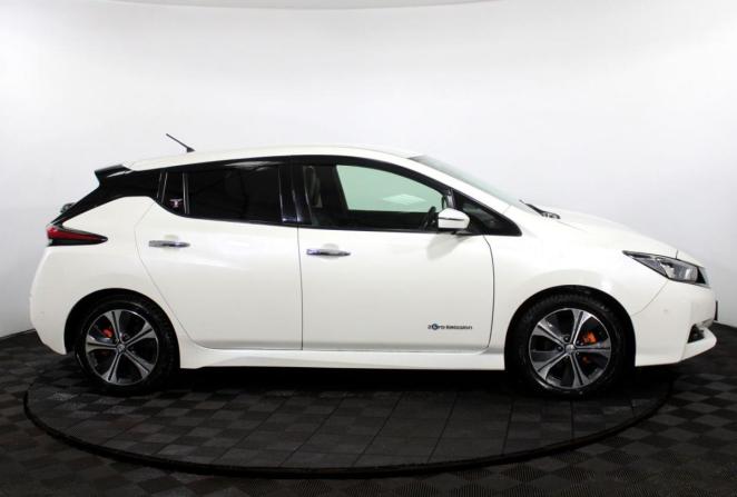 Nissan Leaf II (ZE1) с пробегом 2018 года, цена 1 590 000 рублей, 60712 км, хэтчбек, Автокод Объявления