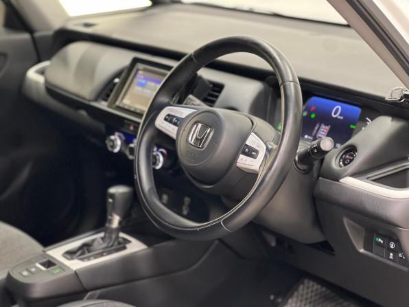 Honda Fit IV с пробегом 2020 года, цена 1 399 000 рублей, 82000 км, хэтчбек, Автокод Объявления
