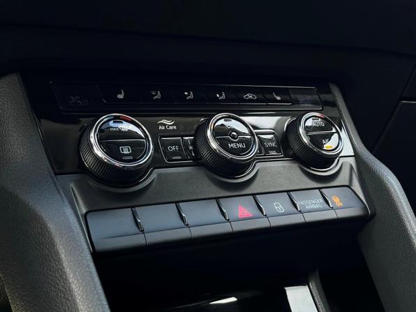 Skoda Karoq I с пробегом 2022 года, цена 2 352 600 рублей, 125770 км, внедорожник, Автокод Объявления