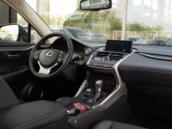 Lexus NX I с пробегом 2016 года, цена 2 600 000 рублей, 140920 км, внедорожник, Автокод Объявления