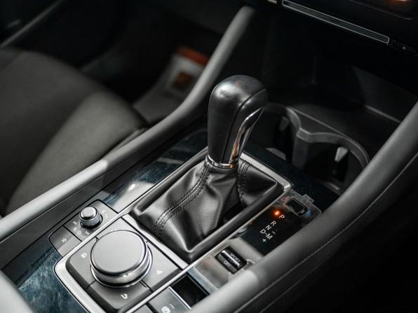 Mazda 3 IV (BP) с пробегом 2019 года, цена 1 649 000 рублей, 81336 км, хэтчбек, Автокод Объявления