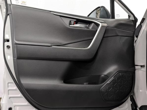 Toyota RAV4 V (XA50) с пробегом 2021 года, цена 3 050 000 рублей, 62472 км, внедорожник, Автокод Объявления