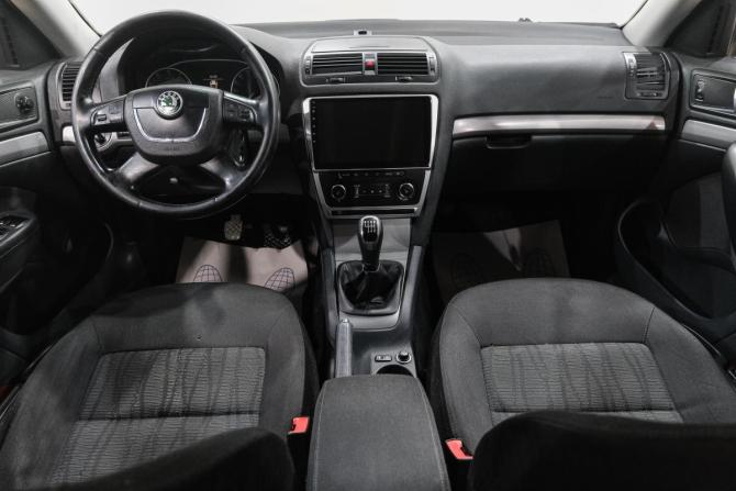 Skoda Octavia II (A5) Рестайлинг с пробегом 2012 года, цена 499 000 рублей, 370000 км, лифтбек, Автокод Объявления