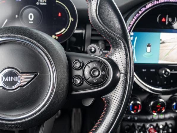 Mini Hatch III (F55/F56) с пробегом 2015 года, цена 2 180 000 рублей, 197504 км, хэтчбек, Автокод Объявления