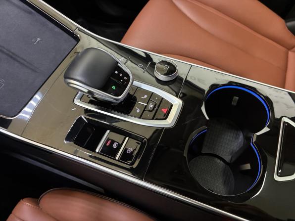 Omoda C5 I с пробегом 2023 года, цена 1 905 000 рублей, 10000 км, внедорожник, Автокод Объявления