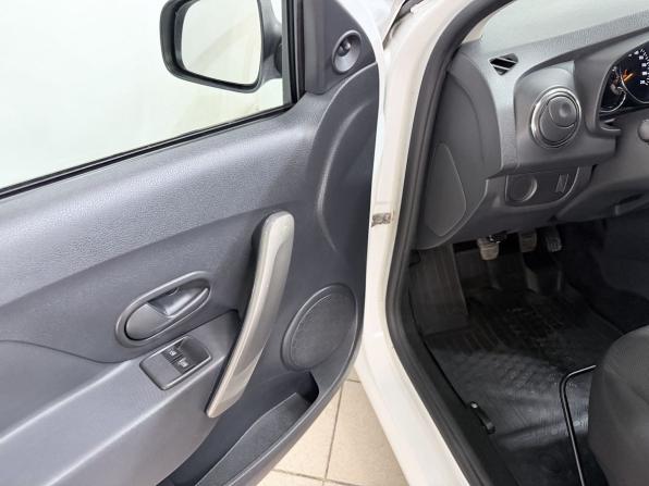 Renault Sandero II Рестайлинг с пробегом 2019 года, цена 970 000 рублей, 91686 км, хэтчбек, Автокод Объявления