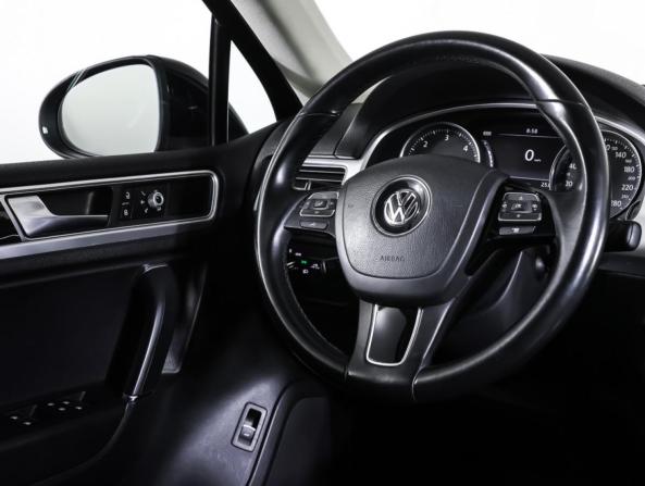 Volkswagen Touareg II Рестайлинг с пробегом 2015 года, цена 2 690 000 рублей, 213533 км, внедорожник, Автокод Объявления