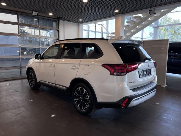 Mitsubishi Outlander III Рестайлинг 3 с пробегом 2022 года, цена 2 990 000 рублей, 46782 км, внедорожник, Автокод Объявления