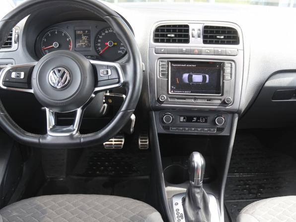 Volkswagen Polo V Рестайлинг с пробегом 2018 года, цена 1 350 000 рублей, 97118 км, седан, Автокод Объявления