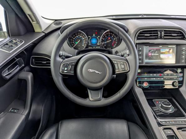 Jaguar F-Pace I с пробегом 2017 года, цена 2 375 000 рублей, 113144 км, внедорожник, Автокод Объявления