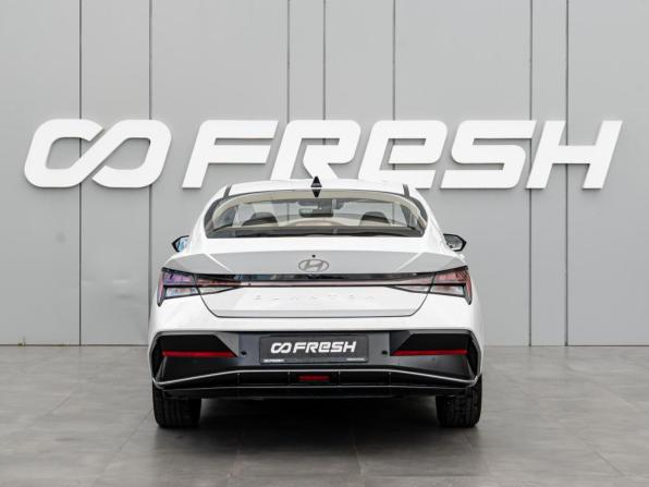 Hyundai Elantra VII (CN7) Рестайлинг с пробегом 2024 года, цена 2 290 000 рублей, 13372 км, седан, Автокод Объявления
