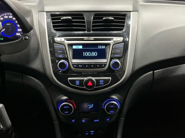 Hyundai Solaris I Рестайлинг с пробегом 2015 года, цена 950 000 рублей, 141600 км, седан, Автокод Объявления