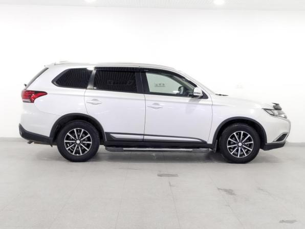 Mitsubishi Outlander III Рестайлинг 2 с пробегом 2018 года, цена 2 035 000 рублей, 71986 км, внедорожник, Автокод Объявления