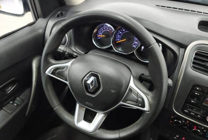 Renault Sandero II Рестайлинг с пробегом 2018 года, цена 919 000 рублей, 209225 км, хэтчбек, Автокод Объявления