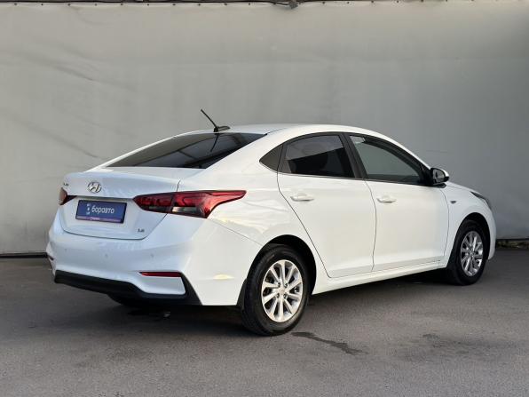 Hyundai Solaris II с пробегом 2018 года, цена 1 400 000 рублей, 54500 км, седан, Автокод Объявления