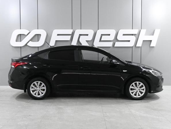 Hyundai Solaris II Рестайлинг с пробегом 2021 года, цена 1 385 000 рублей, 102180 км, седан, Автокод Объявления