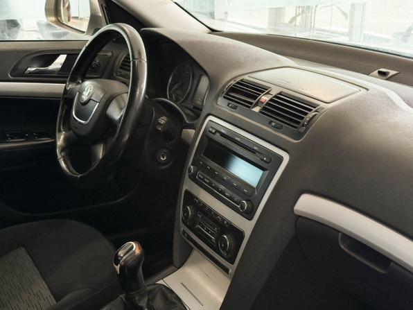 Skoda Octavia II (A5) Рестайлинг с пробегом 2011 года, цена 637 000 рублей, 339628 км, лифтбек, Автокод Объявления