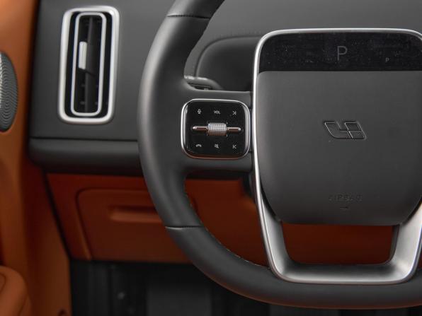Li Auto (Lixiang) L7 I Рестайлинг с пробегом 2025 года, цена 7 355 000 рублей, 5 км, внедорожник, Автокод Объявления