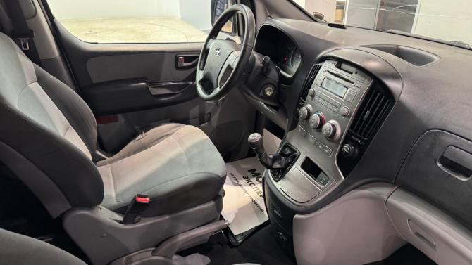 Hyundai H-1 II с пробегом 2010 года, цена 1 325 000 рублей, 246527 км, минивэн, Автокод Объявления