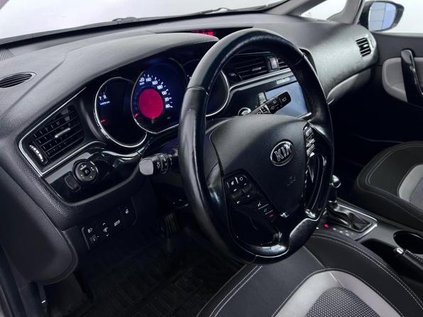 Kia Ceed II Рестайлинг с пробегом 2017 года, цена 1 365 000 рублей, 123302 км, универсал, Автокод Объявления
