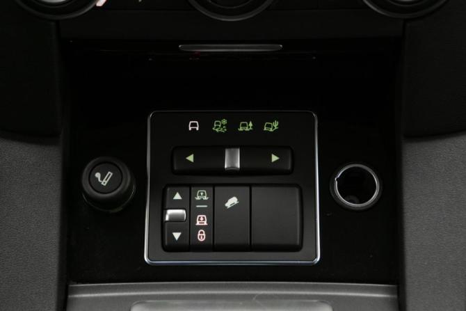 Land Rover Discovery IV Рестайлинг с пробегом 2015 года, цена 1 875 000 рублей, 297040 км, внедорожник, Автокод Объявления