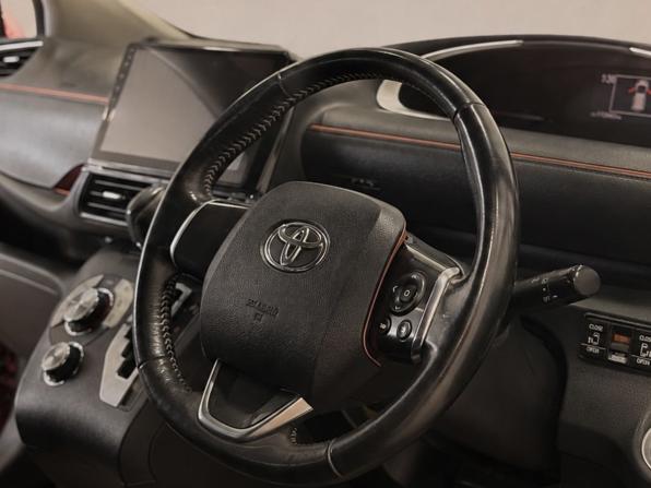 Toyota Sienta II с пробегом 2017 года, цена 1 295 000 рублей, 112000 км, компактвэн, Автокод Объявления